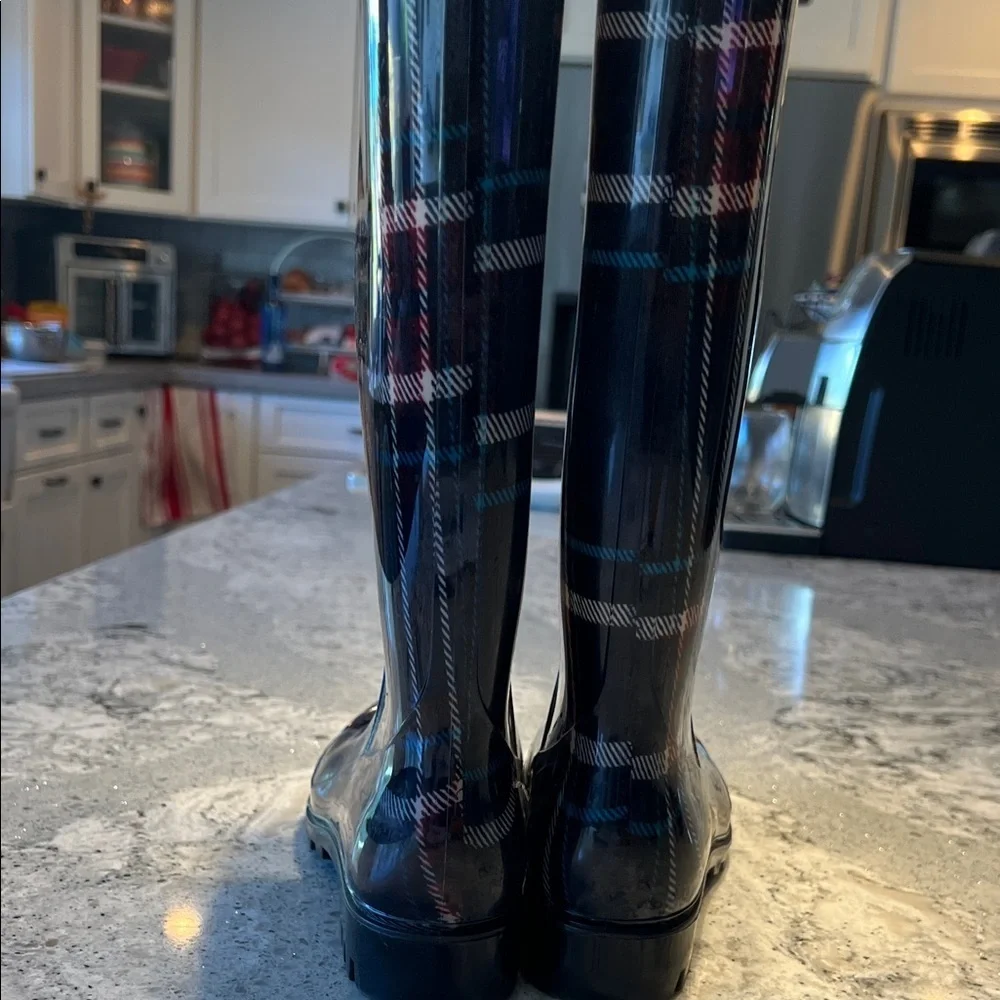 Plaid Glossy Rain Boots in Black Size 7